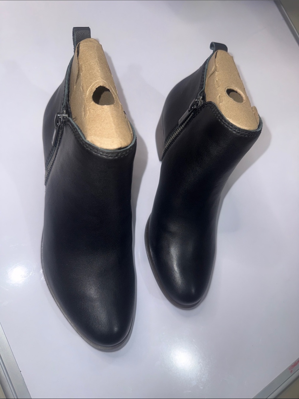 LUCKYBRAND Women's Black Leather Ankle Boots - Classic Side-ZIPE Size 6.5.